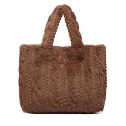 Torebka Guess. Brązowe torebki klasyczne damskie Guess, bez dodatków. Za 394.99 zł.
