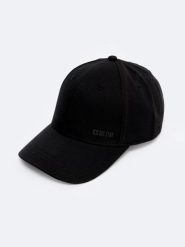 Czapka unisex z daszkiem czarna Basil 906. Czarne czapki z daszkiem damskie Big Star, bez wzorów, z bawełny. Za 99.99 zł.