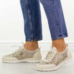 Beżowe skórzane półbuty damskie DiA 5990. Brązowe półbuty damskie DiA, na jesień, bez wzorów, z dresówki, z okrągłym noskiem, bez obcasa, na płaskiej podeszwie, bez zapięcia. Za 259.00 zł.