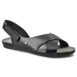 Czarne Sandały Lemar Eleganckie Buty Na Lato. Czarne sandały damskie Lemar, bez wzorów, ze skóry, bez obcasa, na płaskiej podeszwie, bez zapięcia. Za 179.00 zł.