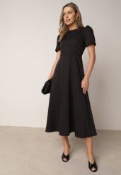 Czarna Elegancka Sukienka VICES o Rozkloszowanym Kroju z Krótkim Rękawem Aezith. Czarne sukienki damskie Born2be, bez wzorów, eleganckie, bez ramiączek. Za 219.99 zł.