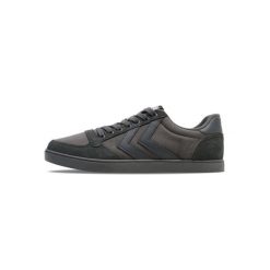 Sneakersy Hummel Slimmer Stadil Tonal. Szare obuwie sportowe damskie Hummel, z zamszu, bez zapięcia, trekkingowe. Za 286.50 zł.