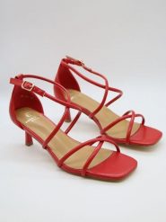 Bellucci Sandały w kolorze czerwonym rozmiar: 36. Czerwone sandały damskie Bellucci, bez wzorów, z otwartym noskiem, bez obcasa, na koturnie, bez zapięcia. Za 100.99 zł.
