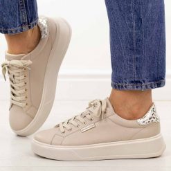 Beżowe skórzane półbuty damskie na platformie Potocki 19398. Brązowe półbuty damskie POTOCKI, na jesień, bez wzorów, z jeansu, z okrągłym noskiem, bez obcasa, na platformie, bez zapięcia. Za 229.00 zł.