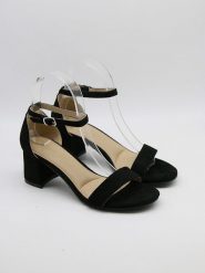 Bellucci Sandały w kolorze czarnym rozmiar: 38. Czarne sandały damskie Bellucci, bez wzorów, z otwartym noskiem, bez obcasa, na koturnie, bez zapięcia. Za 88.64 zł.