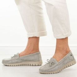 Szare ażurowe skórzane mokasyny damskie Vinceza 95401. Szare mokasyny damskie VINCEZA, na lato, z jeansu, z okrągłym noskiem, bez obcasa. Za 199.00 zł.