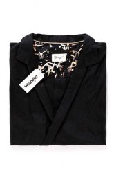 KOSZULA WRANGLER L/S WRAP SHIRT BLACK W5180BD01. Czarne koszule damskie Wrangler, l, bez wzorów, z asymetrycznym kołnierzem, bez ramiączek. W wyprzedaży za 69.99 zł.