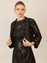 APART Bolerko w kolorze czarnym rozmiar: 42. Czarne swetry klasyczne damskie Apart, bez kołnierzyka. Za 295.99 zł.