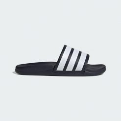 Klapki Adilette Comfort 2.0. Białe klapki damskie Adidas, bez wzorów, bez obcasa, bez zapięcia. Za 199.00 zł.
