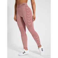 Legginsy damskie Hummel Clea. Fioletowe legginsy sportowe damskie Hummel, bez wzorów, na jogę i pilates. Za 170.00 zł.