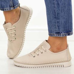 Beżowe skórzane półbuty damskie Cambell 87319. Brązowe półbuty damskie Cambell, na jesień, w ażurowe wzory, z jeansu, bez obcasa, na płaskiej podeszwie, bez zapięcia. Za 219.00 zł.