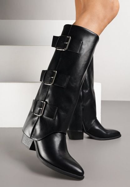 Czarne Kozaki w Stylu Kowbojek na Obcasie z Wywiniętą Cholewką i Klamrą Latorema. Czarne kozaki damskie Born2be, z jeansu, bez obcasa, na obcasie, bez zapięcia. Za 179.99 zł.