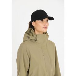 Czapka z daszkiem Whistler Viken. Czarne czapki z daszkiem damskie WHISTLER, bez wzorów. W wyprzedaży za 85.99 zł.