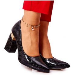 Lewski Shoes Skórzane Czółenka Lewski Wężowe 3117 Czarne. Czarne czółenka damskie bez wzorów, ze skóry, bez obcasa. Za 432.39 zł.