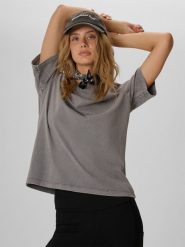 4F T-shirt loose z nadrukiem damski - szary S. Szare t-shirty damskie 4F, s, bez wzorów, z bawełny, bez kołnierzyka. Za 79.99 zł.