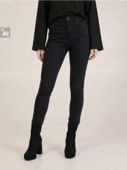 Jeansy skinny high waist z domieszką wiskozy - czarny. Czarne jeansy damskie Sinsay, z podwyższonym stanem. Za 39.99 zł.