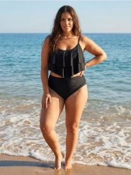 Dół od bikini typu figi z marszczeniami i wysokim stanem - czarny. Czarne figi Sinsay, bez wzorów. Za 25.99 zł.