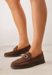 Brązowe Mokasyny z Prostokątną Metaliczną Ozdobą Aeleorane. Brązowe mokasyny damskie Born2be, z materiału, z okrągłym noskiem, bez obcasa. Za 119.99 zł.