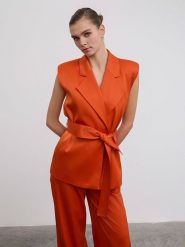 BGN Kamizelka w kolorze pomarańczowym rozmiar: 34. Pomarańczowe kamizelki damskie BGN, bez wzorów, z tkaniny, bez kaptura. Za 86.99 zł.