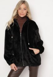 Czarna Kurtka Futrzana Zapinana na Suwak z Kołnierzem Izarinda. Czarne kurtki damskie Born2be, na zimę, l, bez wzorów, z futra, bez kaptura. Za 139.99 zł.