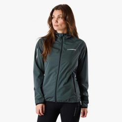Kurtka do biegania damska Swedemount Ultra Light Running Jacket szybkoschnąca. Czarne kurtki damskie SWEDEMOUNT, xs, bez wzorów, z materiału, z kapturem. Za 329.99 zł.
