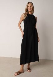 Czarna Wiskozowa Sukienka Bez Rękawów z Warkoczowym Splotem przy Dekolcie Shirineli. Czarne sukienki damskie Born2be, bez wzorów, z tkaniny, boho, bez ramiączek. Za 109.99 zł.