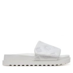 Klapki Guess. Białe klapki damskie Guess, z aplikacjami, bez obcasa, bez zapięcia. Za 289.99 zł.