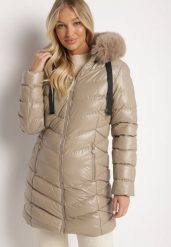 Beżowa Długa Pikowana Kurtka z Odpinanym Futerkiem i Sznurkami Rinnarae. Brązowe kurtki damskie Born2be, l, bez wzorów, z futra, z kapturem. Za 149.99 zł.