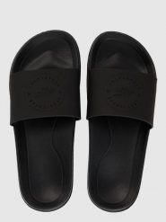 Klapki damskei 4F 4FRSS26FSLIF061. Czarne klapki damskie 4F, bez wzorów, z gumy, bez obcasa, bez zapięcia. Za 59.99 zł.