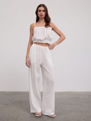 BGN Spodnie w kolorze białym rozmiar: 36. Białe spodnie materiałowe damskie BGN, bez wzorów, z bawełny. Za 52.17 zł.