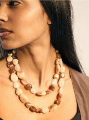 Naszyjnik z ozdobnymi kamieniami - wielobarwny. Naszyjniki damskie Reserved. Za 119.99 zł.