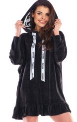 Przedłużona Bluza Welurowa z Falbanką - Czarna. Czarne bluzy damskie Awama, uniwersalny, bez wzorów, z elastanu, bez kaptura. Za 269.90 zł.