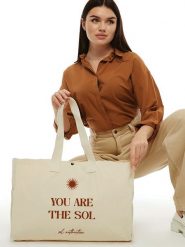 MORI Shopper bag w kolorze kremowym - 50 x 36 x 12 cm rozmiar: onesize. Brązowe shopper bag MORI, bez wzorów, z materiału, na ramię, bez dodatków. Za 82.83 zł.