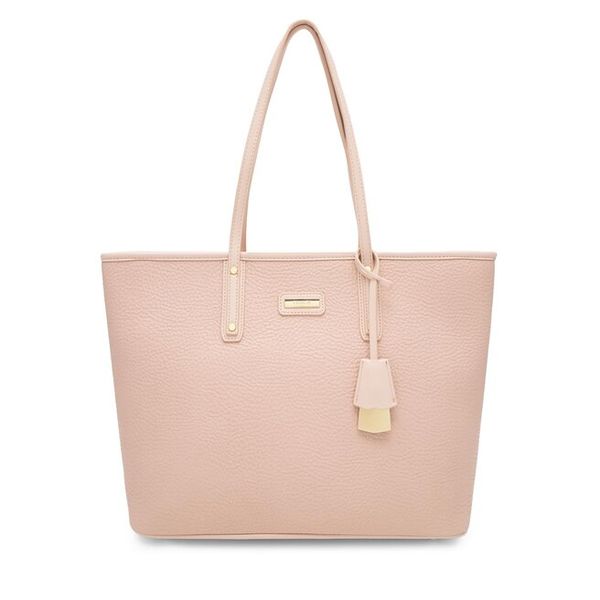 Torebka QUAZI. Czerwone torebki klasyczne damskie QUAZI, bez dodatków. Za 175.99 zł.