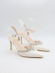 Bellucci Czółenka w kolorze białym rozmiar: 39. Białe czółenka damskie Bellucci, bez wzorów, bez obcasa, na szpilce. Za 130.99 zł.