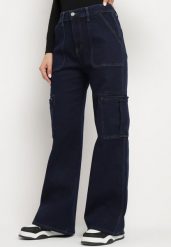 Granatowe Szerokie Jeansy Cargo z Bawełną Wysokim Stanem Ozdobiona Kieszeniami Herirra. Niebieskie jeansy damskie Born2be, bez wzorów, z bawełny, długie. Za 64.99 zł.