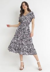 Czarna Bawełniana Sukienka w Kwiatki z Gumką w Talii i Guzikami Ronalika. Czarne sukienki damskie Born2be, z aplikacjami, z bawełny, eleganckie, bez ramiączek. Za 89.99 zł.