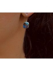 Les Petites Précieuses Srebrne kolczyki z kwarcem rozmiar: onesize. Niebieskie kolczyki damskie Les Petites Précieuses, z kwarcem, srebrne, z zapięciem typu bigiel. Za 117.99 zł.