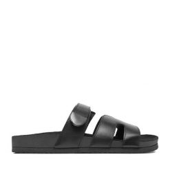 Klapki Lasocki. Czarne klapki damskie Lasocki, bez wzorów, bez obcasa, bez zapięcia. Za 139.99 zł.