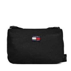 Torebka Tommy Jeans. Czarne torebki klasyczne damskie Tommy Jeans, z jeansu, bez dodatków. Za 189.99 zł.