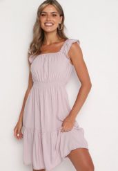 Jasnofioletowa Taliowana Sukienka z Wiskozą i Bawełną Falbankami oraz Gumką w Talii Hemvia. Fioletowe sukienki damskie Born2be, bez wzorów, z bawełny, eleganckie, bez ramiączek. W wyprzedaży za 38.24 zł.