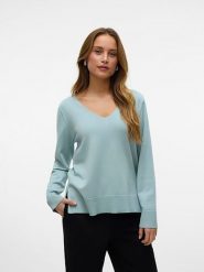 Vero Moda Sweter w kolorze błękitnym rozmiar: L. Niebieskie swetry klasyczne damskie Vero Moda, l, z wiskozy, bez kołnierzyka. Za 83.42 zł.