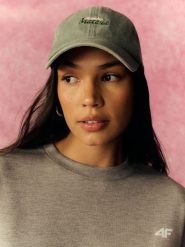 4F Czapka z daszkiem strapback damska - zielona XS/S (56cm). Zielone czapki z daszkiem damskie 4F, bez wzorów, z materiału. Za 69.99 zł.