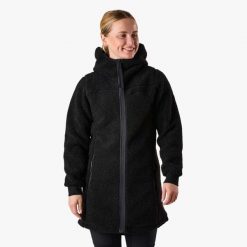 Bluza polarowa turystyka damska Swedemount Lofoten Pile Coat wodoodporna. Czarne bluzy damskie SWEDEMOUNT, na zimę, bez wzorów, z polaru, bez kaptura. W wyprzedaży za 297.00 zł.