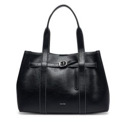 Torebka Calvin Klein. Czarne torebki klasyczne damskie Calvin Klein, bez dodatków. Za 749.99 zł.