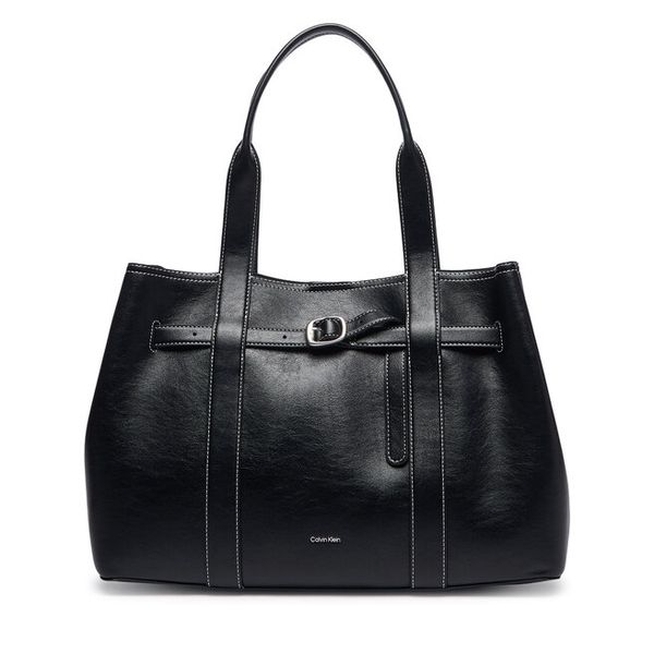 Torebka Calvin Klein. Czarne torebki klasyczne damskie Calvin Klein, bez dodatków. Za 749.99 zł.