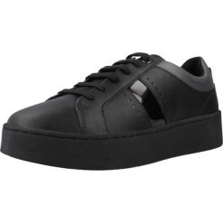 Buty GEOX D SKYELY Czarny. Czarne obuwie sportowe damskie Geox, ze skóry, bez zapięcia. Za 279.99 zł.