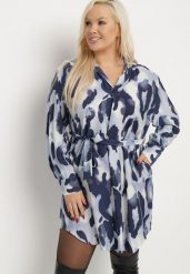 Granatowo-NIebieska Pudełkowa Sukienka Koszulowa z Wiskozą Ozdobiona Paskiem Noravell. Niebieskie sukienki damskie Born2be, bez wzorów, z wiskozy, eleganckie, bez ramiączek. W wyprzedaży za 93.49 zł.
