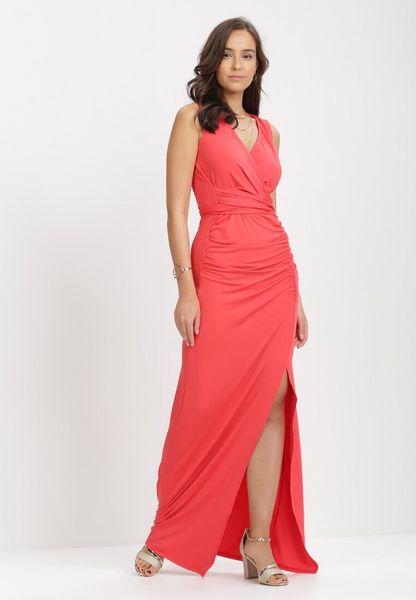 Czerwona Sukienka z Kopertowym Dekoltem i Marszczeniem Zdobiona Rozcięciem Parthastos. Czerwone sukienki damskie Born2be, z aplikacjami, eleganckie, bez ramiączek. Za 129.99 zł.