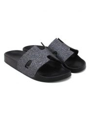 Calceo Klapki w kolorze srebrno-czarnym rozmiar: 38. Czarne klapki damskie Calceo, bez wzorów, z otwartym noskiem, bez obcasa, bez zapięcia. Za 52.79 zł.